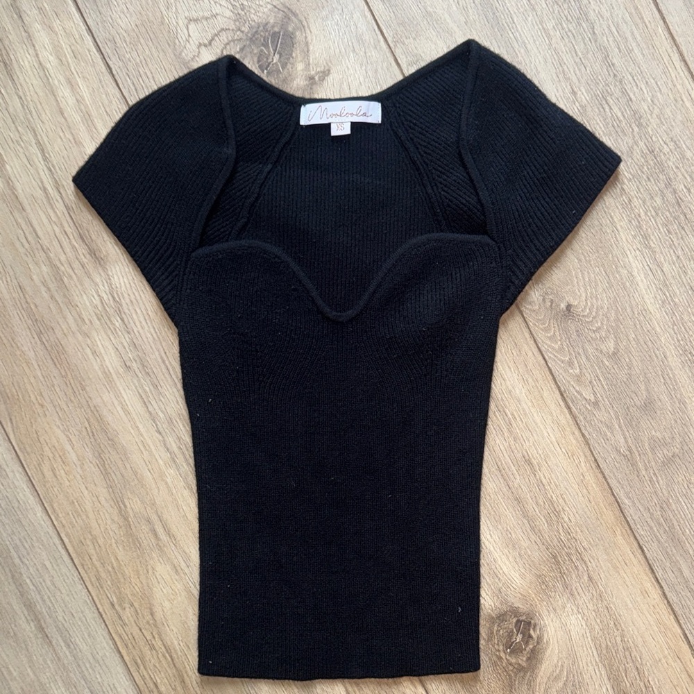 MOOLOOLA Short Sleeve Shirt Ribbed Black Sculpt Knit Sweetheart Neckline Top